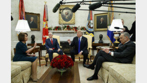 트럼프, 여야 지도부 8명에 “2일 백악관서 만나자” 초청