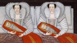 똑같은 외모의 두 엄마와 갓난아기…수수께끼 같은 초상화 사연은?