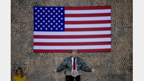 트럼프, 자기 부도덕하다고 비난한 퇴역장성에 “멍청한 입”