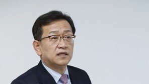 석동현 변호사 “김태우 순수성에 해가 된다” 변호인 사임