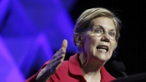 ‘트럼프 저격수’ 엘리자베스 워런, 셧다운 기간 급료 기부하기로