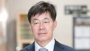 ‘돈봉투 만찬 명예회복’ 이영렬, 언제 어디로 복귀할까