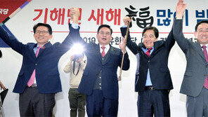 한국당 全大 2월 27일 개최… 대구경북 신년회에 모인 예비 주자들