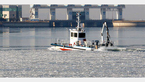 “한강 뱃길 뚫어라” 얼음 깨는 쇄빙선