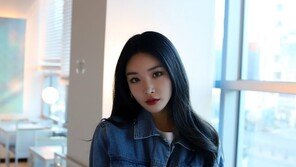 청하, 차트 최상위권 안착…4연속 1위