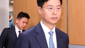 ‘문화계 블랙리스트’ 최윤수, 1심 유죄…“차장 지위 남용”