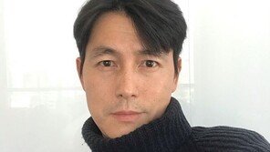 “오랜만” 정우성, 굴욕 없는 정면 셀카 ‘멋짐 폭발’