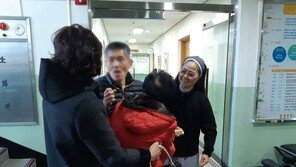 “꿈에 그리던 아들” 32년간 생이별 모자, 경찰 도움으로 극적 상봉