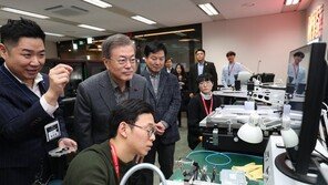 文대통령, 스타트업·수제화가게 찾아 ‘혁신창업’ 강조