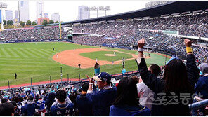 팬 퍼스트? 선수들은 도덕적 책임감, 구단은 마케팅에 사활 걸어라