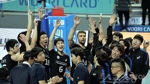 ‘서브 1위’ 현대캐피탈, 뒷심발휘하며 풀세트 끝 1위 탈환