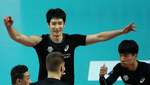 5세트 서브쇼… 현대캐피탈 선두 도약