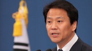 임종석 靑비서실장 교체 앞당긴다