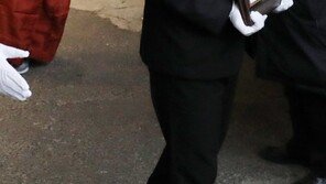 참담한 눈물 속 임세원 교수 발인…아내, 관 붙들고 오열