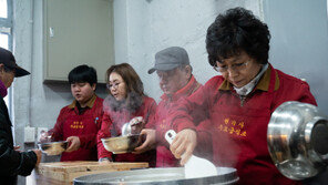 제너시스 BBQ, 새해맞이 무료급식봉사·후원금 전달