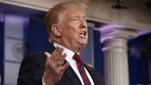 트럼프, 음주운전 불법이민자에 총 맞고 사망한 경찰 애도