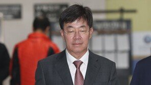 ‘돈봉투 만찬’ 승소 이영렬 사표…“같은 사례 다신 없길”