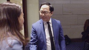 ‘차세대 민주당 스타’ 한국계 앤디 김, 美 하원의원 취임 첫날