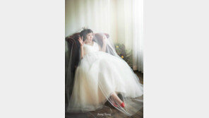 개그우먼 신기루, 한 살 연상 일반인과 결혼…“뚱뚱하고 키 커 첫눈에 반해”