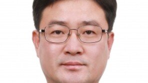 이재갑 노동장관, 정책보좌관에 양대노총 출신 또 임명