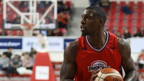 ‘라건아 25득점 20R’ 현대모비스, 전자랜드 대파하고 2연승