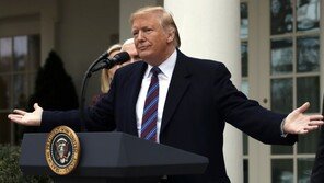 트럼프, 국경장벽 놓고 전직 대통령들과 ‘진실게임’?