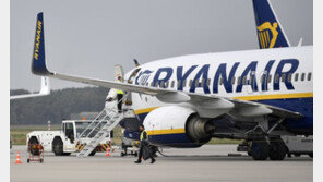 라이언에어 그리스행 여객기, 루마니아에 착륙 승객 격분