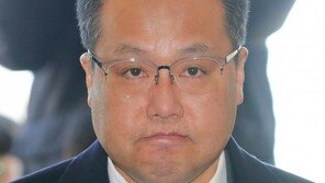 ‘직원 폭행’ 송명빈 2차 출석…“피해자도 죄 있다” 주장