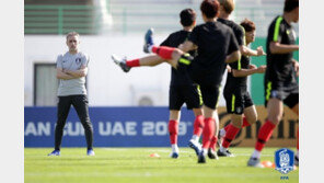 역시 ‘첫판’은 부담…작은 안일함도 없어야할 벤투호의 후방