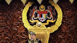 말레이시아, 순번 임기제 국왕 돌연 조기퇴위…러시아 ‘퀸’과 결혼