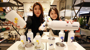 산뜻한 일러스트 담긴 텀블러