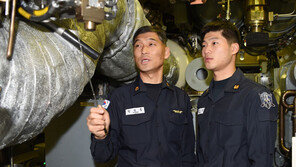 같은 잠수함 타는 父子해군 “바다 철통 수호”