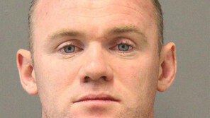 웨인 루니, 美공항서 만취해 경범죄로 체포· 유치장 수감