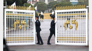 軍자료 분실한 행정관, 당일 육참총장 만났지만…靑 “인사 논의 아냐” 해명