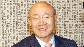 전두환 국립 묘지 안장 찬 26.8% 〈 반 61.5%…한국당 지지층만 찬이 2배