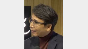 ‘유시민 고칠레오’ 첫선…盧 전 대통령 당부 전하며 “선거 나가기 싫다”