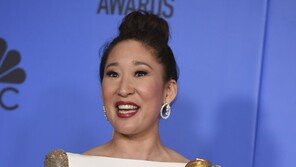 샌드라 오, 할리우드 역사 새로 썼다…한국어로 “엄마아빠 사랑해요”