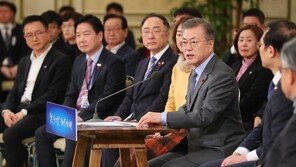 文대통령 “中企, 올해 투자·신제품 개발 적기…사업기회 발굴” 당부