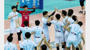 대한항공, 우리카드에 역전승…선두 재탈환