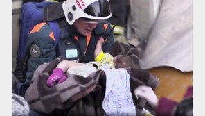 아파트 붕괴 현장서 구조된 10개월 아기 빠르게 회복… ‘크리스마스의 기적’