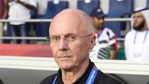 [아시안컵] ‘패배에도 미소’ 에릭손 감독 “희망 봤다…아직 2경기 남았다”