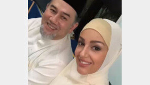 사랑 위해 왕관 버린 말레이시아 국왕