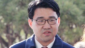 ‘靑 사찰 고발’ 자유한국당 측 검찰 출석…“사안 희석 말라”