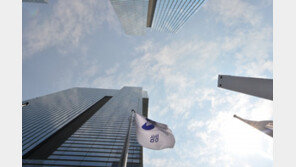 수출 줄고, 실적 꺾였다…숫자로 확인된 위기의 韓반도체