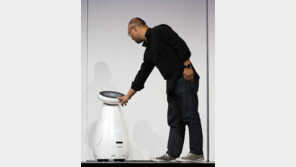 혈압·맥박 체크에 ‘복약’ 시간도 알려주는 삼성봇 CES에서 최초 공개