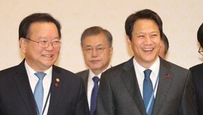 靑 떠나는 임종석 “文대통령, 20개월 동안 초심 흔들린 적 없어” 