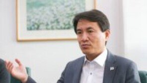 김진태 “지만원 꼴통 아냐, 이분보다 5·18 깊게 연구한 사람 없어”