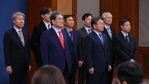 민주, 靑 2기 개편에 “文대통령 소통강화 의지 환영”