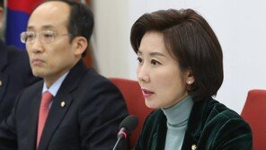 나경원 “문책없는 靑참모진 개편, 야당에 전쟁선포”