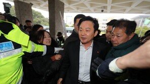 시위대 가로지른 원희룡 제주지사…제2공항 정면돌파 시사